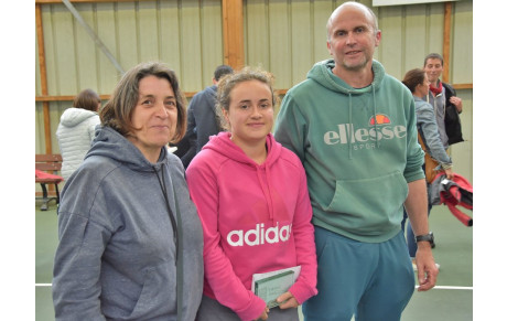 Lucy Furness, 17 ans, est championne de Bretagne de tennis !